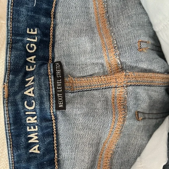 American Eagle Jeans - Next Level Stretch -Distressed - Curvy Super Hi-Rise - Picture 5 of 6